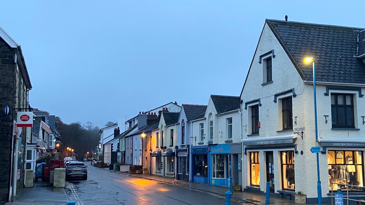 Saundersfoot's public 'protrusions' tackled tenbytoday.co.uk